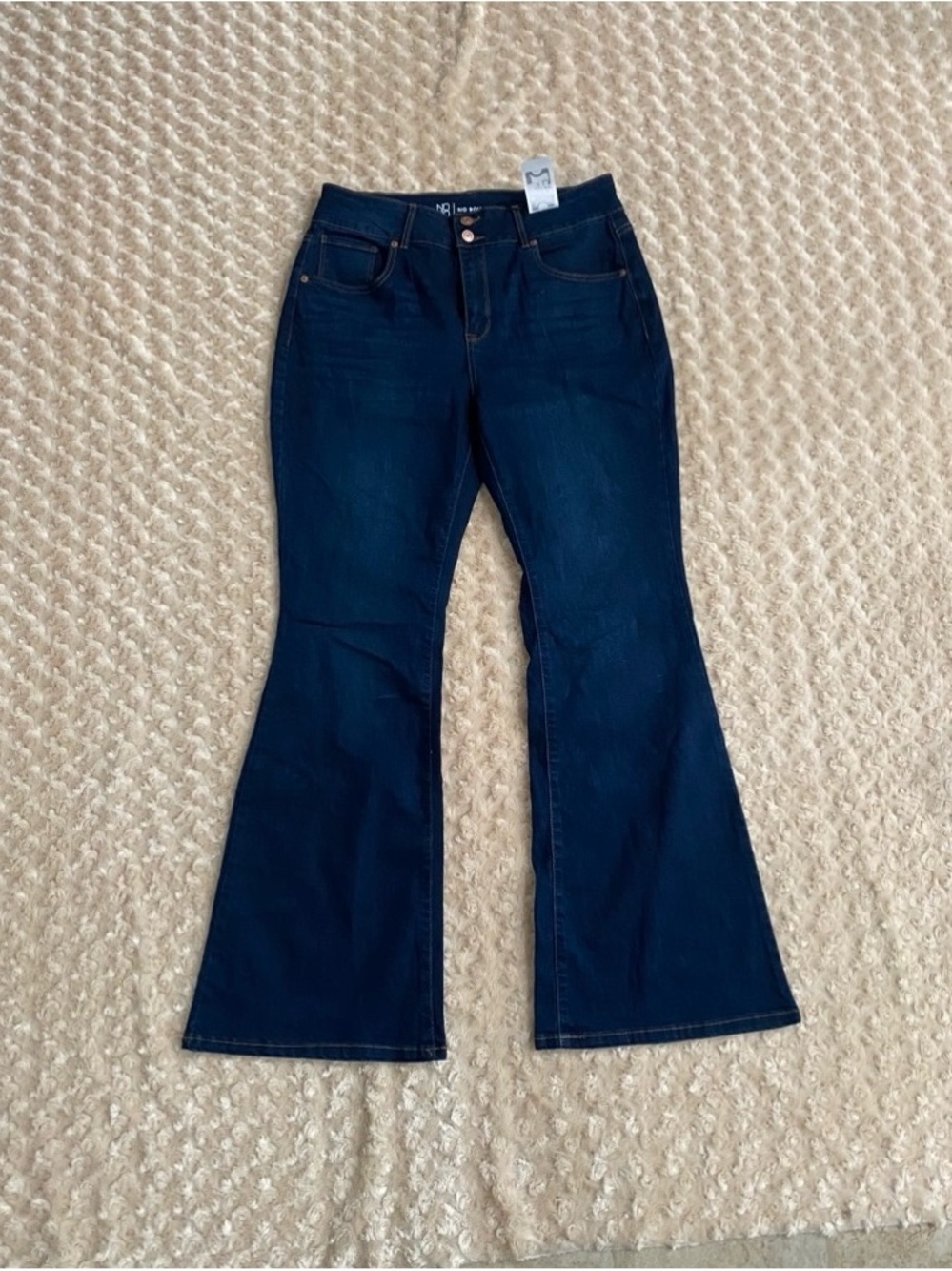 New No Boundaries Ladies Junior Size 15 Double Button Flare Jeans in Dark wash